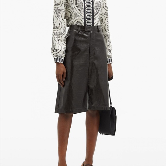 Authentic ETRO 100% silk, button-down, long-sleeve blouse w/button cuffs. - Picture 3 of 10